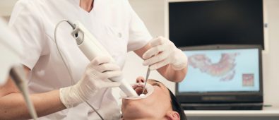 Na co w trakcie wizyty zwraca uwagę stomatolog?