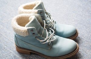 Jakie buty warto nosić w okresie jesienno-zimowym?